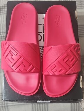 FENDI MEN'S FF DIAGONAL LOGO PRINT SLIDE